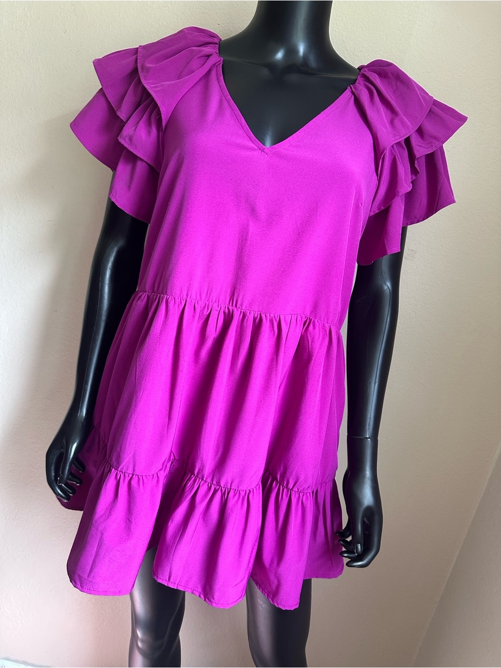 entro Magenta Tiered V-Neck Mini Dress Tunic with Ruffle Sleeves and Pockets! ✨